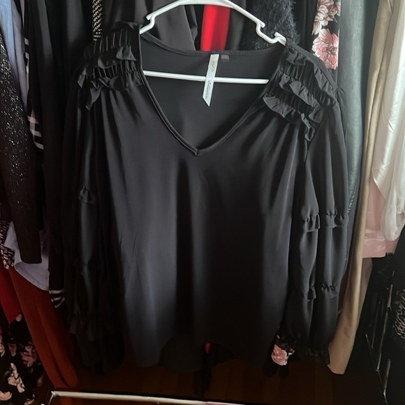 LIVE SHOW CLOSET CLEAR OUT - Picture 11 of 16